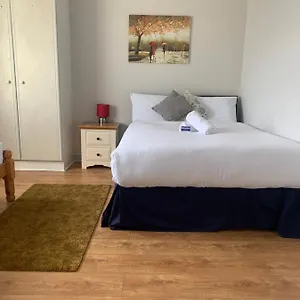 https://newcastle-townhouse.galwayhotelsireland.net