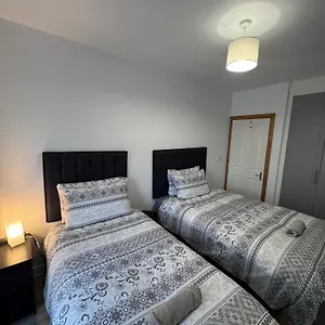 Modern Good Distance From And Airport 4people Apartment